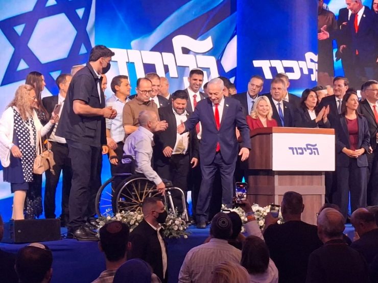  Likud  kryeson me 56 mandate  e ndjekur nga  Yashar   me 48