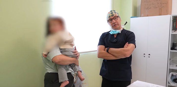 nderhyrje-e-suksesshme-kirurgjikale-per-korrigjimin-e-anomalise-se-lindur-te-traktit-urinar-tek-nje-2-vjecare