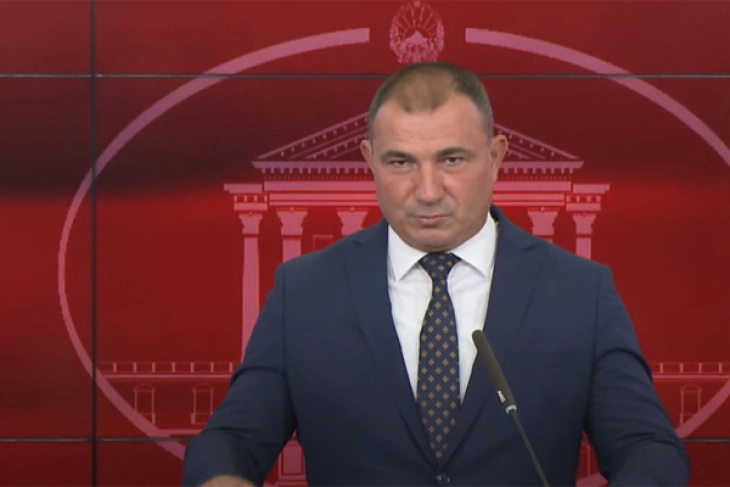 Angelov: Situata me zjarret nuk është alarmante, më serioze është në afërsi të Bllacës ku problem janë terreni dhe era
