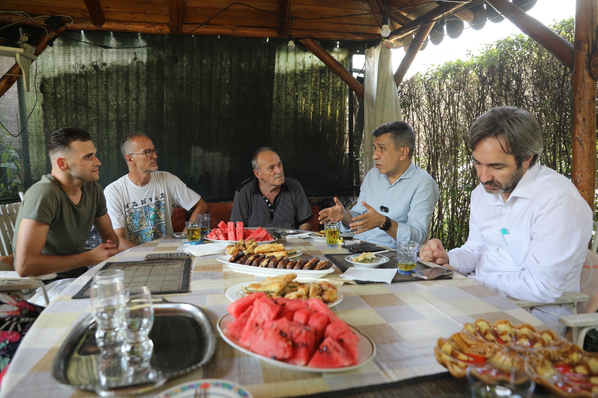 Mexhiti: “Te Sahat Kulla, në mesin e vëllezërve boshnjakë, në një kafe-muhabet”