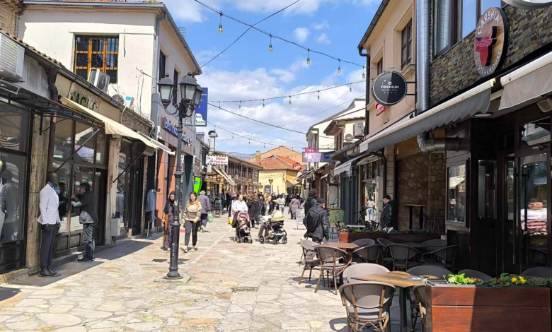 Mot i kthjellët dhe më i freskët gjatë mëngjesit, gjatë ditës me diell