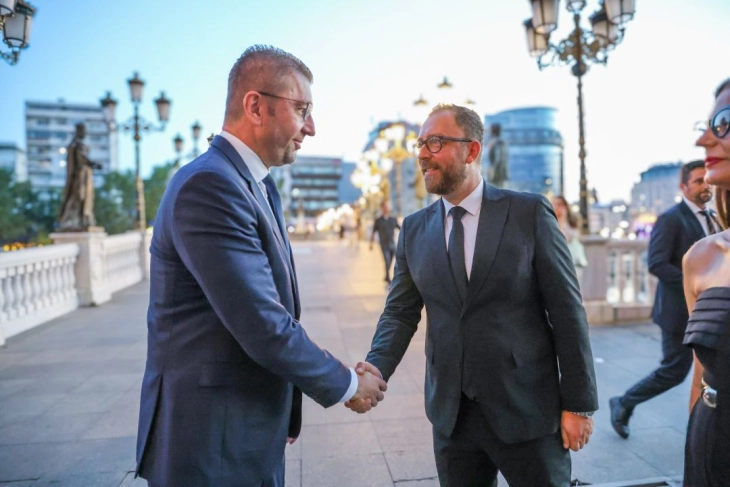 Mickoski dhe Lutkov do të inspektojnë aktivitetet ndërtimore në teatrin e vjetër të Strumicës “Anton Panov”