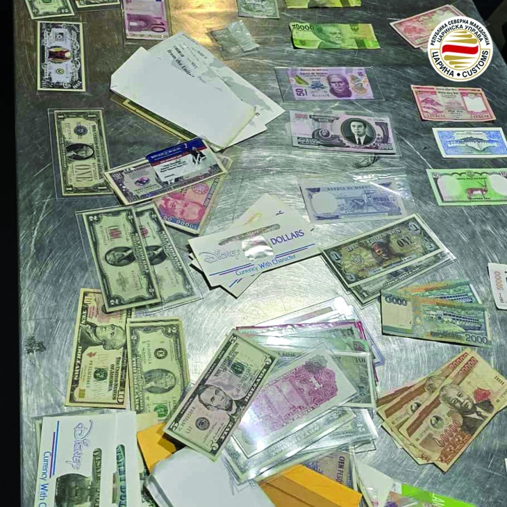 Sekuestrohen 204 kartëmonedha dhe monedha për qëllime koleksionimi në aeroportin e Shkupit