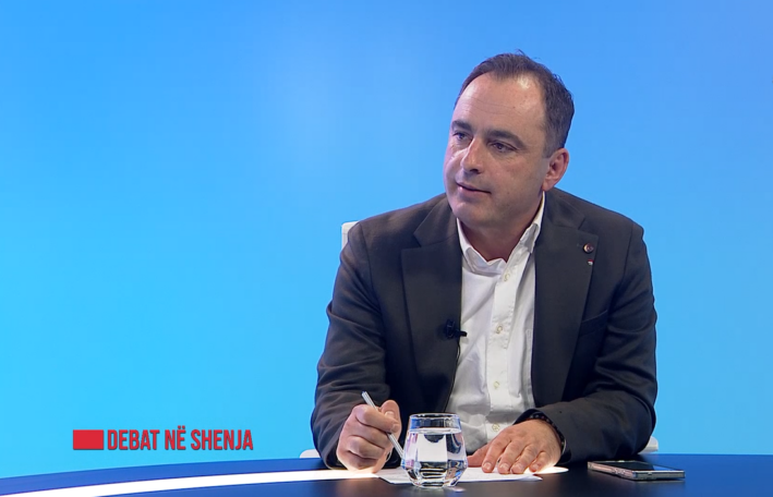 Visar Ademi: Do ta pastroj administratën komunale nga militantët partiakë