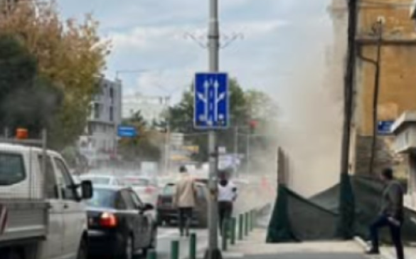 Llamarina ra në trotuar në bul. “Ilindenska”: A mund të ecim të sigurt pa u frikësuar për jetën tonë, pyesin qytetarët