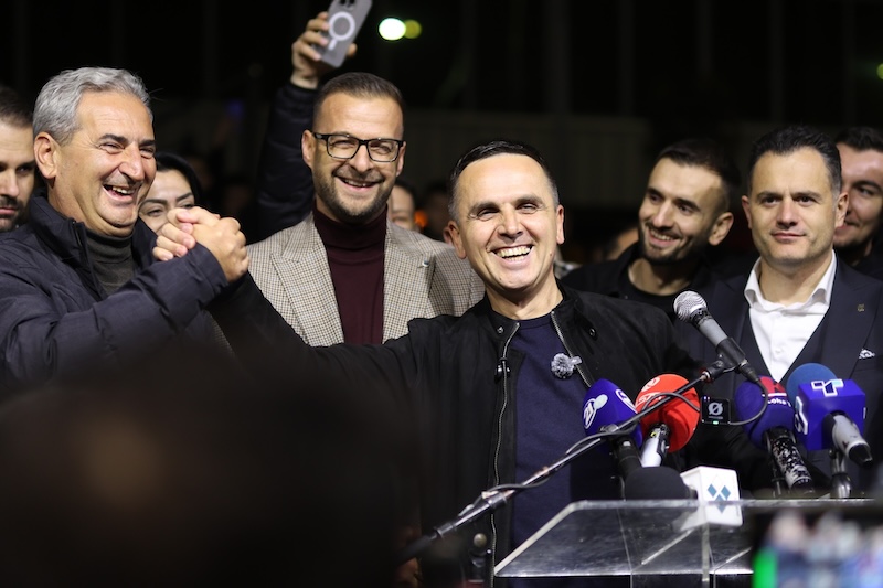 VLEN: Vizita derë më derë për fitoren në Tetovë