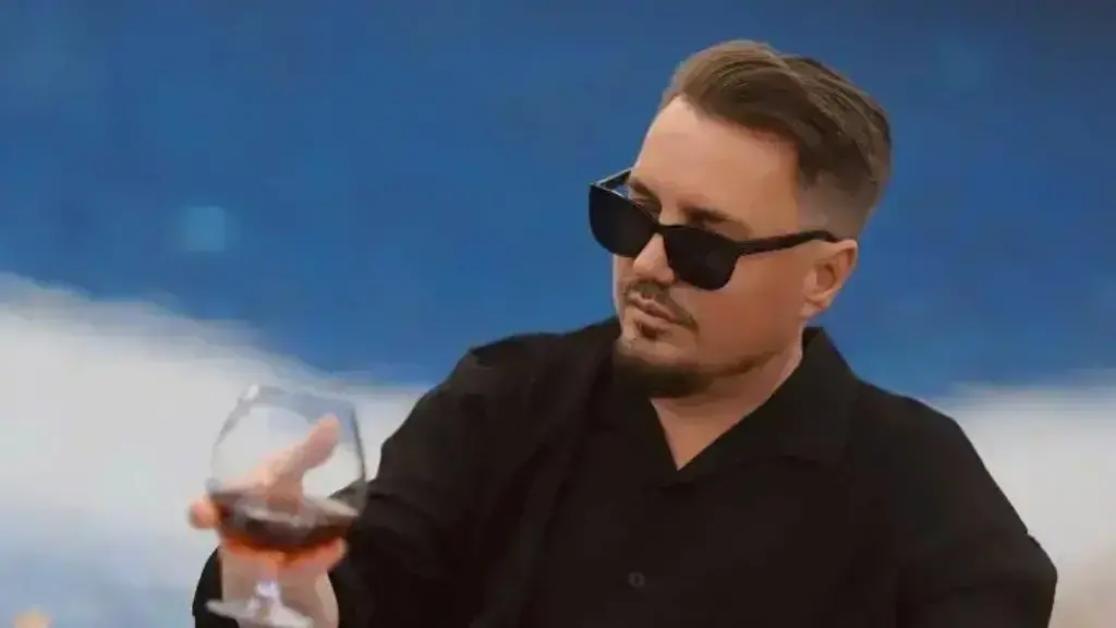 Uau! Blero poston foto të së dashurës në orët e vona