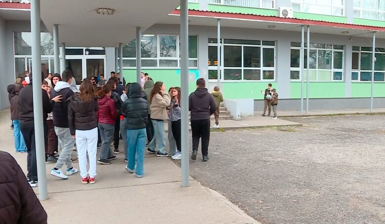 Mëngjesin e sotëm shkollat iu rikthyen normalitetit, pas votimit të djeshëm