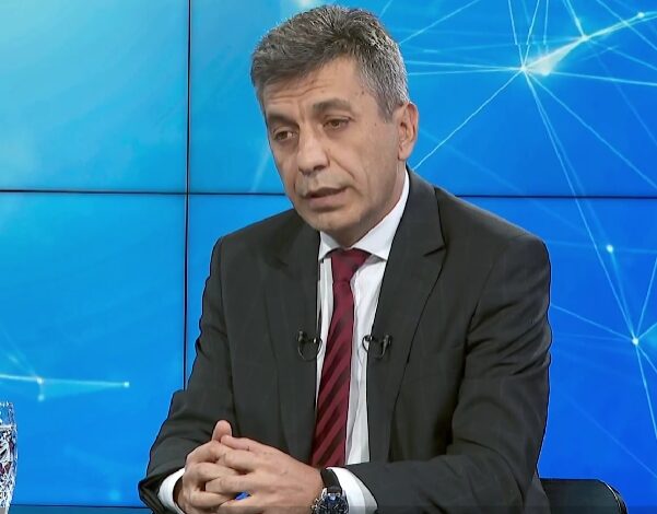 Mexhiti për Euronews: Shqiptarët e RMV-së nuk janë më të përçarë në shumë parti siç propagandon Ali Ahmeti