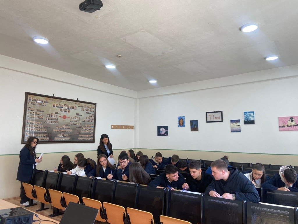 Gjimnazi “7 Marsi” në Tetovë organizon punëtori për bullizmin dhe dhunën me nxënësit e viteve të para