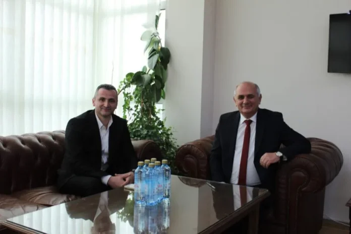 Fisnik Mela zyrtarisht merr detyrën e Kryetarit të komunës së Dibrës