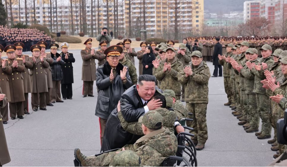 kim-jong-un-larteson-trupat-koreanoveriore-pas-kthimit-nga-misioni-ne-rusi