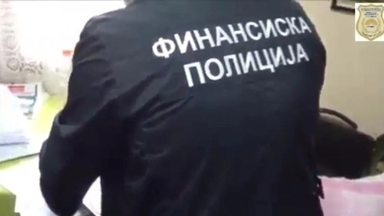 Policia Financiare me detaje rreth 350 mijë eurove që u gjetën në murin e shtëpisë së gjykatësit Gjoko Ristov