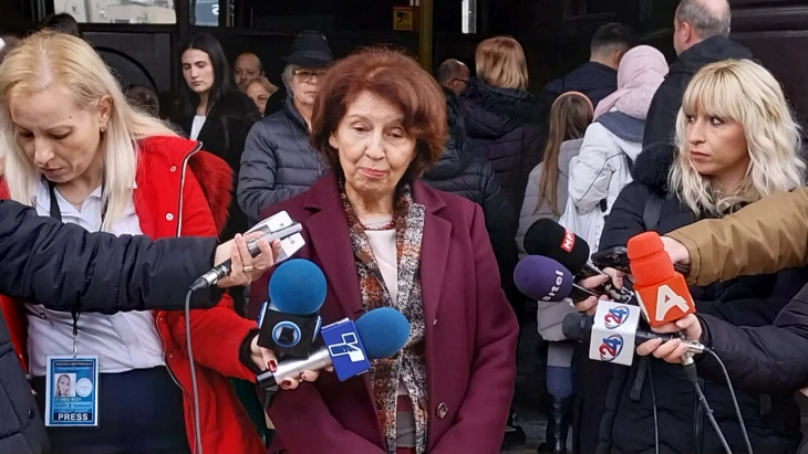 Siljanovska-Davkova: Krishtlindja është thirrje të shohim drejt vetes, ta zgjojmë njerëzoren, mirësinë dhe shpresën tek ne