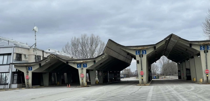 Në VK Niki (VK Mexhitli) ndalesë për lëvizje të automjeteve transportuese