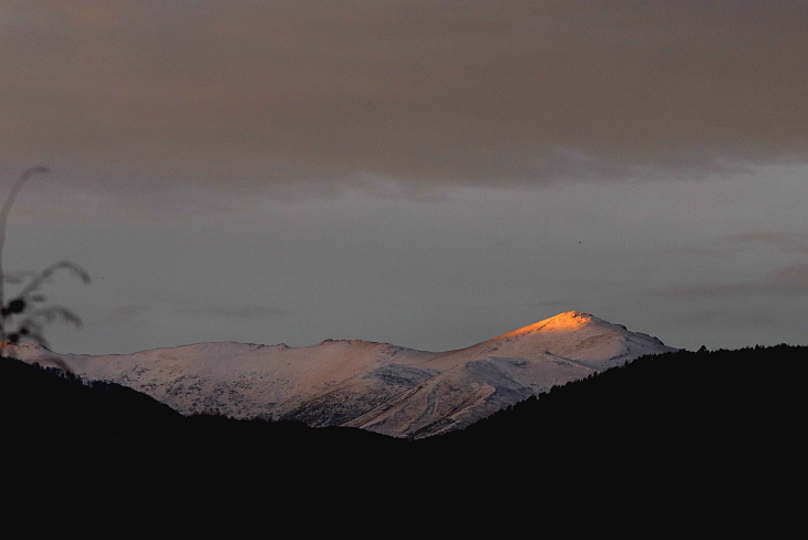 Mot me vranësira të ndryshueshme me periudha me diell dhe ftohtë
