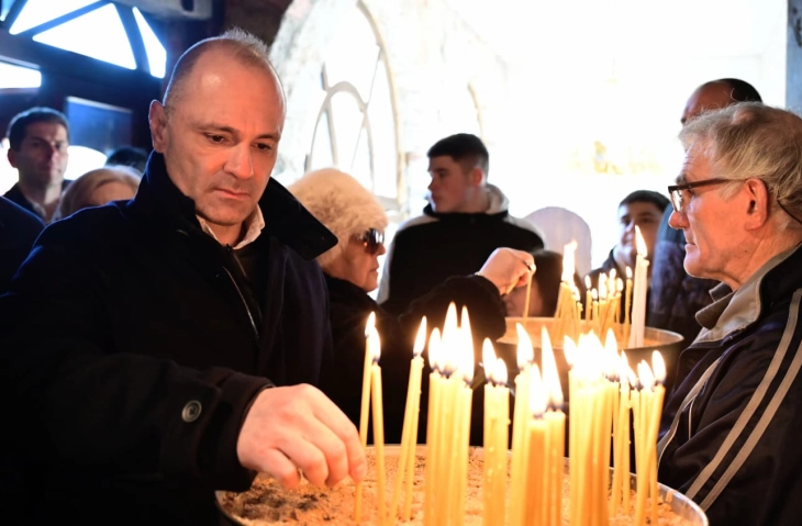 Filipçe: Ju uroj festën e madhe të Epifanisë – Uji i Bekuar