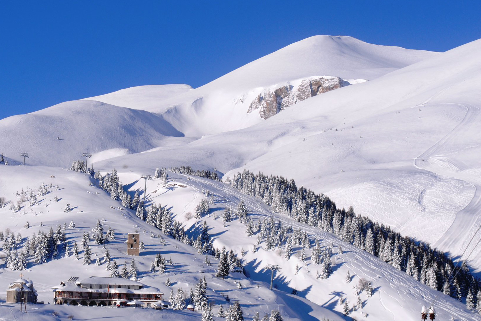 Trashësia e borës në Kodrën e diellit ka arritur 34 cm! Ja çfarë moti na pret sipas sinoptikëve