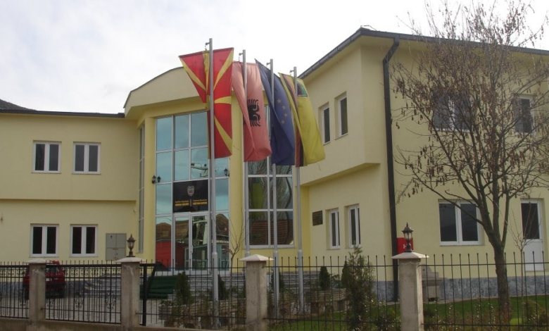 Arrestohet 34 vjeçari nga Strimnica e Tetovës, kërcënoi me mjetë të mprehtë kreun e komunës së Zhelinës