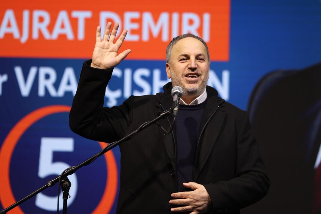 Adnan Azizi nga Vrapçishti: Më 11 janar i japim fund zaptimit të komunës, fitorja e Zulhajrat Demirit është e sigurt