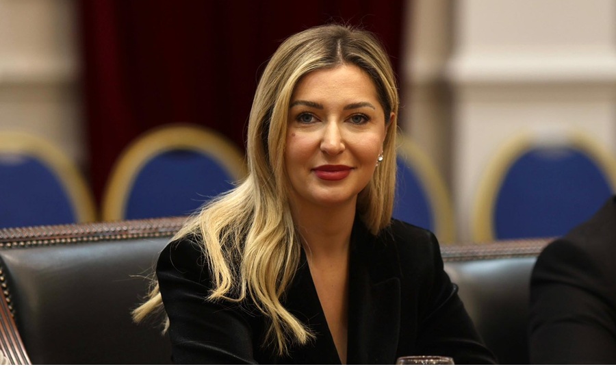 Kaltrina Zekolli Shaqiri publikon video nga 40 kilometërshi i autostradës Kërçovë – Ohër (VIDEO)