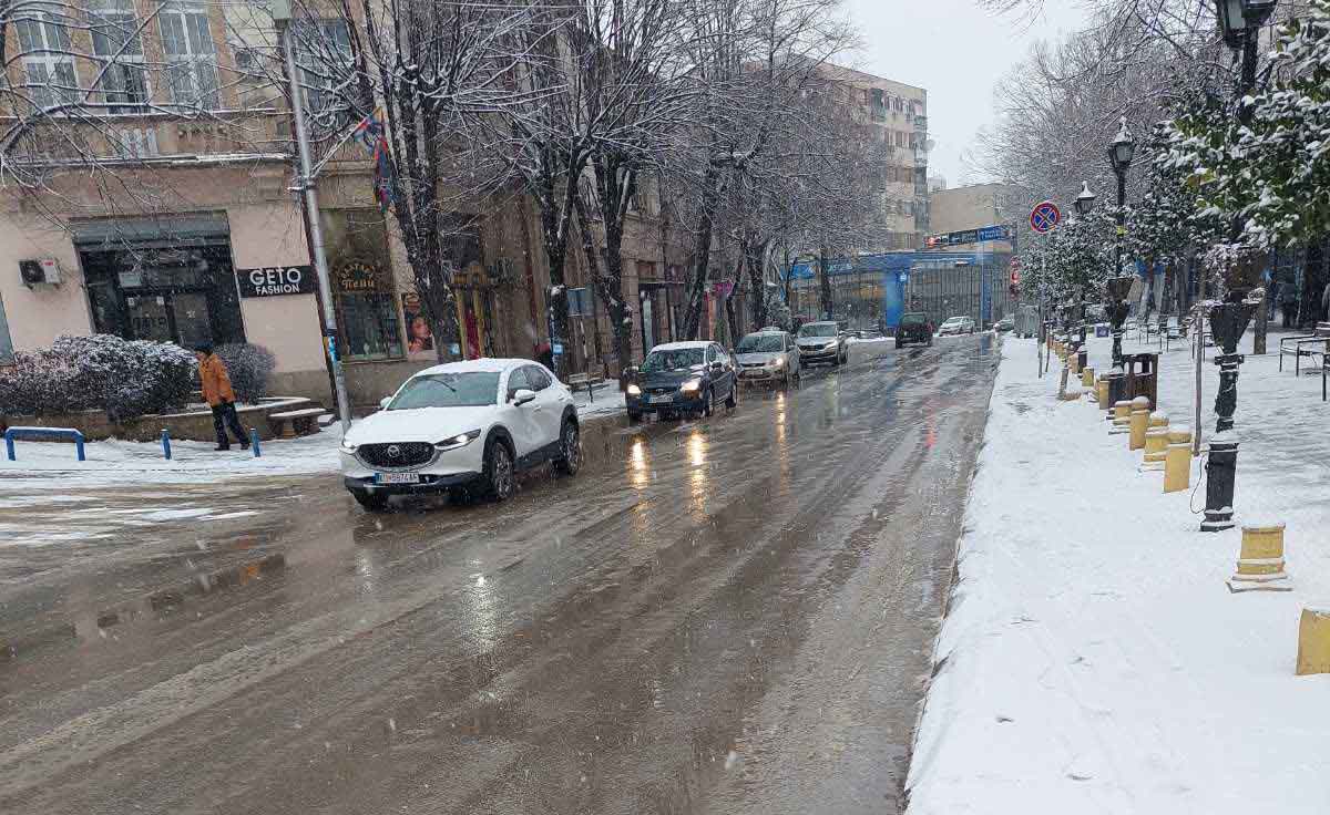 Kumanovë, NP “Pastrim dhe Gjelbërim” po pastron borën