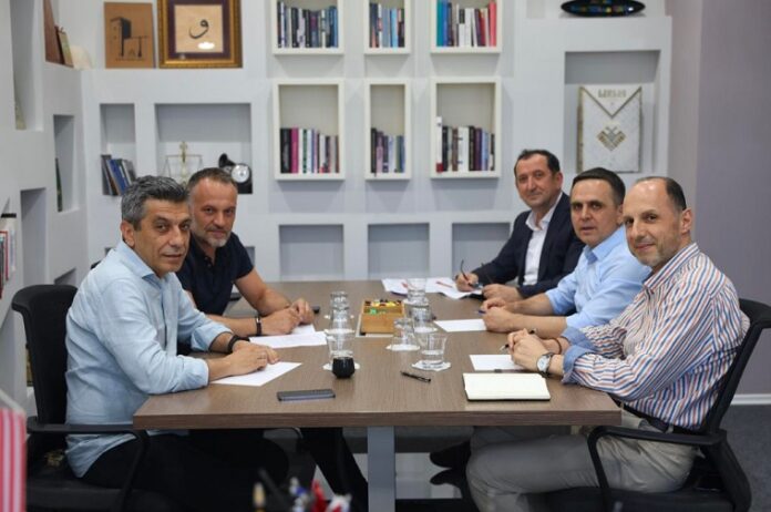 Kasami dhe Qoku do të përfaqësojnë VLEN-in në takimin e liderëve të thirrur nga Mickoski: