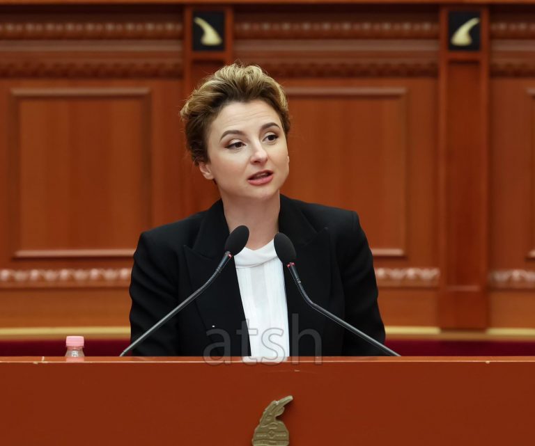 xhixho-kerkon-seance-pyetje-pergjigje-me-kumbaron-mbi-11-mije-mesuesve-u-eshte-ulur-paga