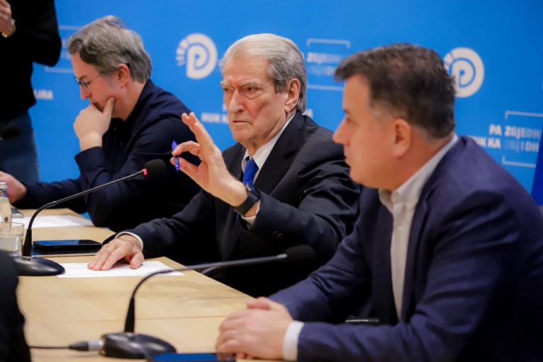 berisha-opozita-drejt-ngujimit-ne-bulevard-protesta-e-10-shkurtit-ka-perparesi-absolute