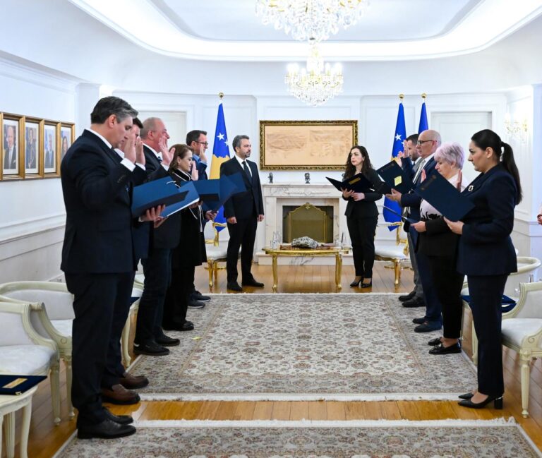 Betohen nëntë anëtarët e rinj e KQZ-së para presidentes