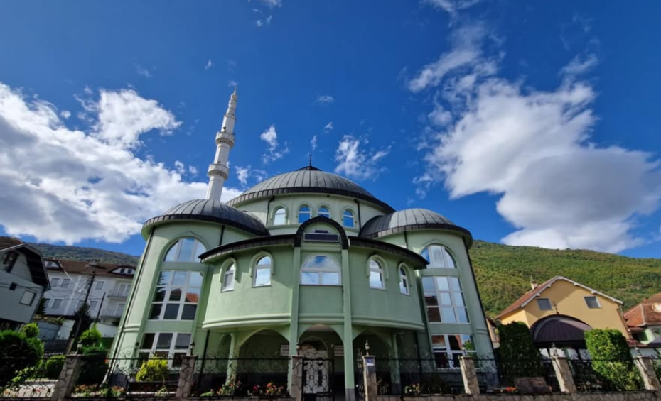 Vidhen paratë në xhaminë e Sllatinës së Tetovës