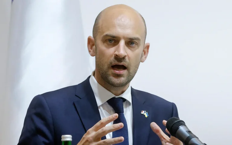 Ministri i Jashtëm  Sulmi ndaj paqeruajtësve të OKB së  krim lufte