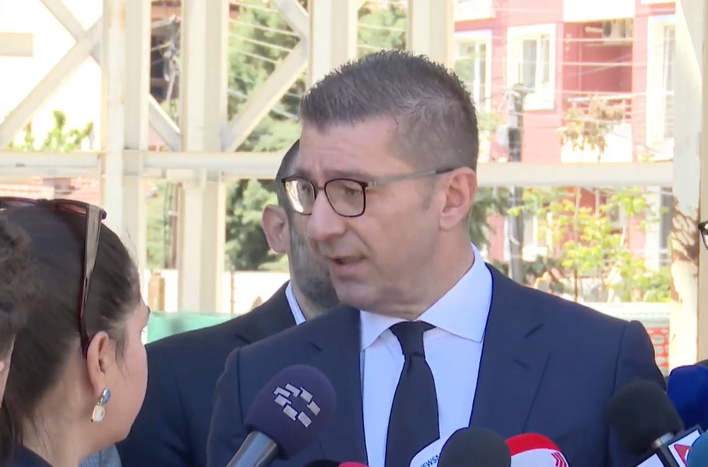 Kryeministri Mickoski pranon ndalimin e shtetësisë së dyfishtë për ministrat dhe kryetarin e qeverisë 