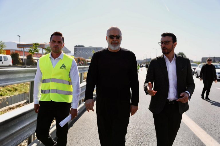 Hapet për qarkullim segmenti i zgjeruar i autostradës Tiranë Durrës deri te mbikalimi i Rinasit