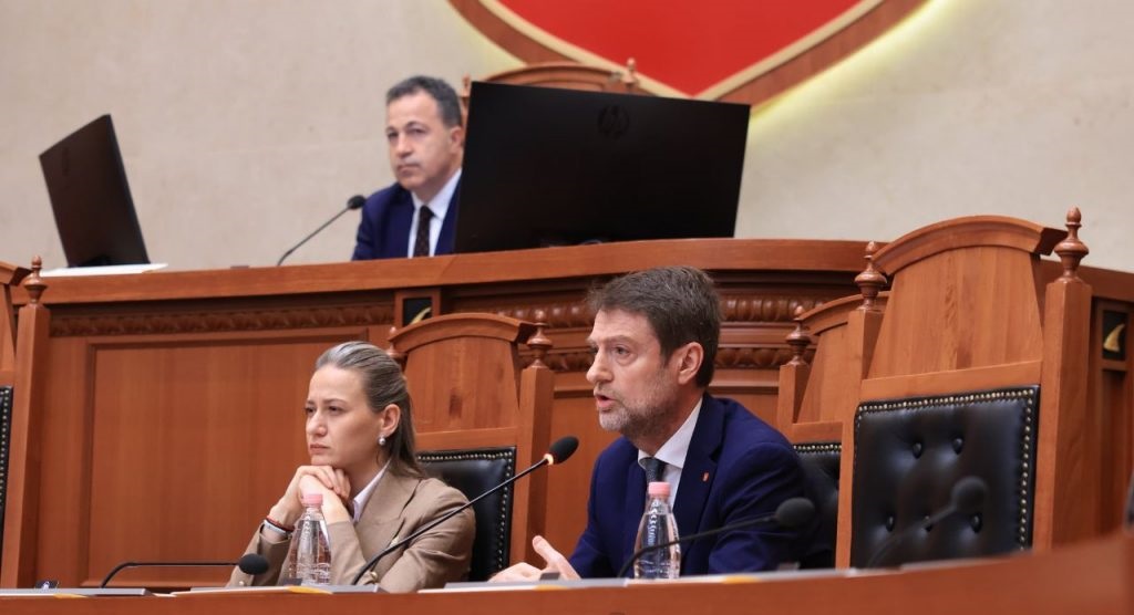 Hoxha: Protesta e studentëve shqiptarë në RMV të zgjidhet sipas marrëveshjes së Ohrit