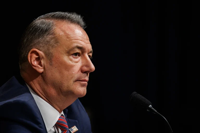 Todd Lyons jep dorëheqjen si drejtues i ICE s