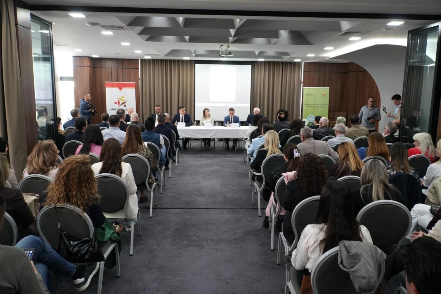 Hoxha flet për projekte infrastrukture në Tetovë për ruajtje të ambientit