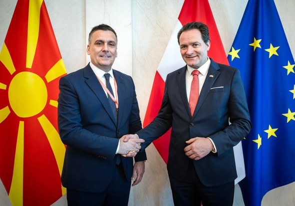 Hoxha bisedon me Totschnig për mundësitë bashkëpunimi në ambient dhe investime