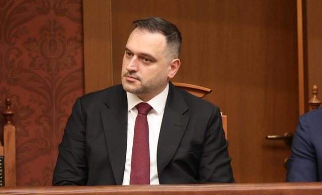 Ministri i Mbrojtjes së Shqipërisë vjen në Kosovë  takohet me Maqedoncin