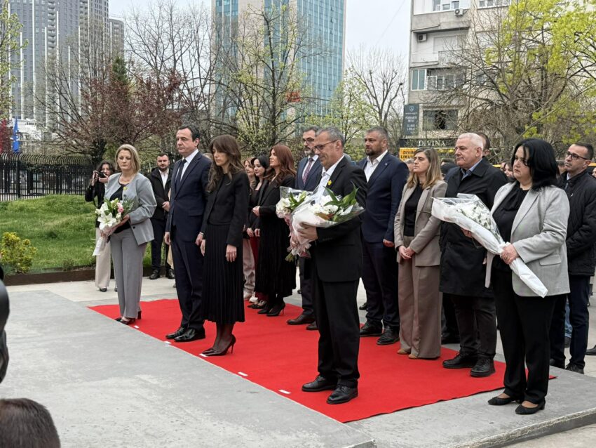 Homazhe tek Memoriali  Heroinat  në Ditën e të Mbijetuarve të Dhunës Seksuale në Kosovë