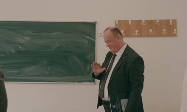 Pensionohet Mahmut Ferati  i thotë lamtumirë profesionit të jetës me këngë emocionuese