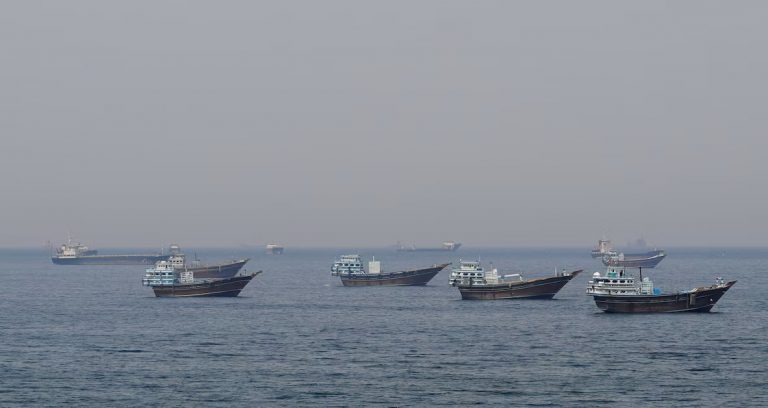 Irani konfirmon sulmin ndaj tre anijeve mallrash në Ngushticën e Hormuzit