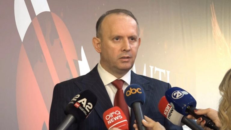 Afrim Gashi i fajëson paqartësitë në kushtetutë dhe ligj për problemet e sotme me gjuhën shqipe