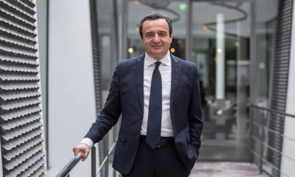 Kurti deklaron se i ka veç 16 euro e 41 centë në bankë dhe se i është ngritur edhe çmimi i qirasë