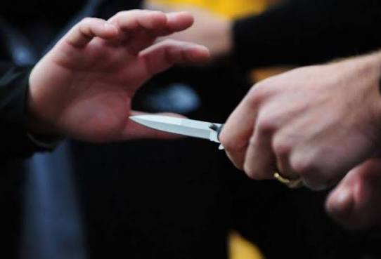 perleshje-me-thike-para-shkolles-se-mesme-ne-tetove-arrestohet-nje-15-vjecar-dy-persona-perfundojne-ne-spital