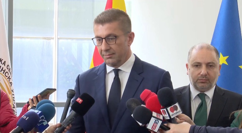 Mickoski nuk pret që Gruevski do të kthehet