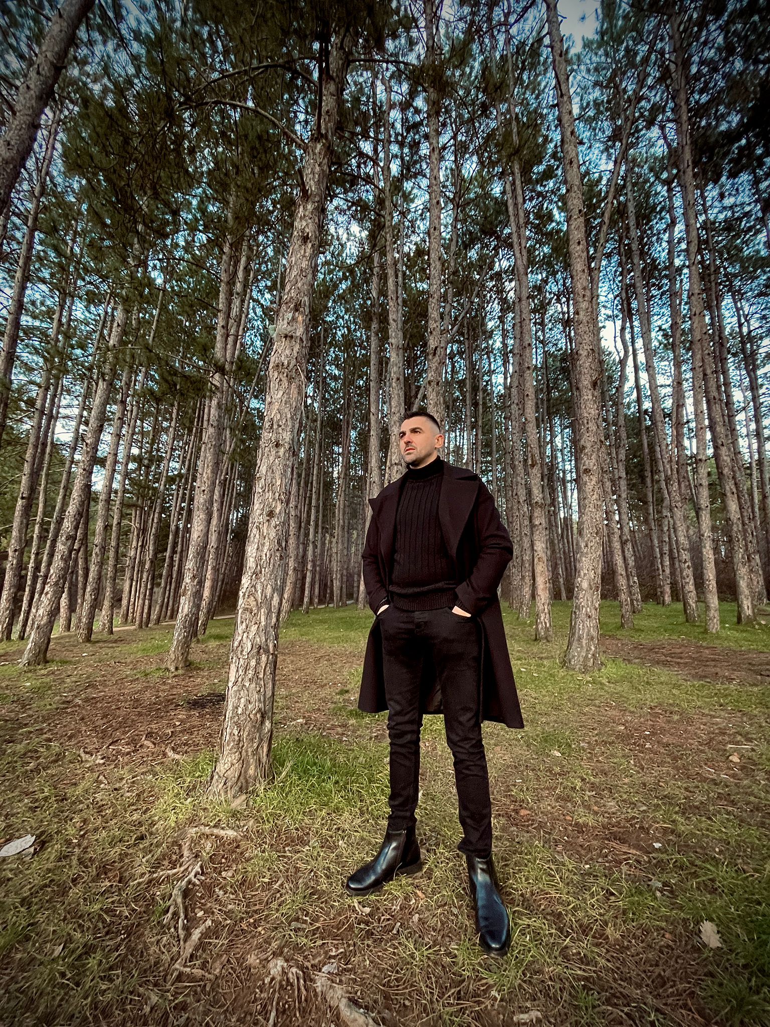 Shkëlzen Krasniqi kthehet me "AJSHE" – Kënga që po bëhet fenomen në Kosovë dhe më gjerë
