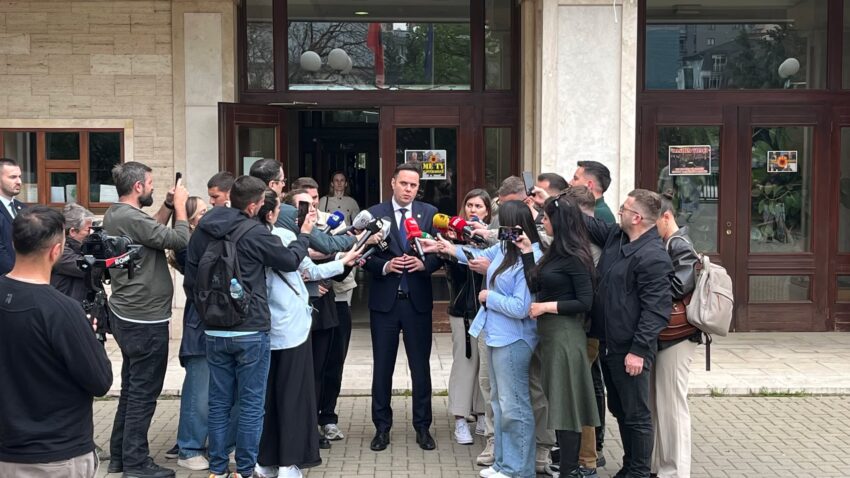 Abdxihiku  Bëhemi gati për zgjedhje të reja  Kurti insistoi që presidenti t i mbetet VV së