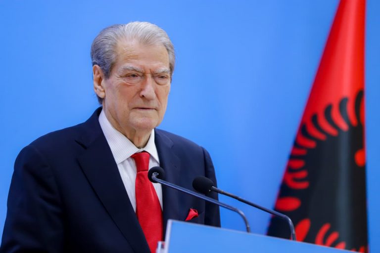 Berisha  Largimi masiv i qytetarëve  sfidë serioze për të ardhmen e vendit