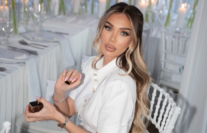 500-mije-euro-dhurata-ditelindja-e-adelina-tahirit-trondit-rrjetin